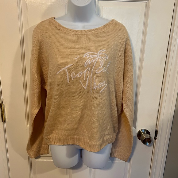 NWT Goldfish Kiss Oversized Sweater - Picture 4 of 11